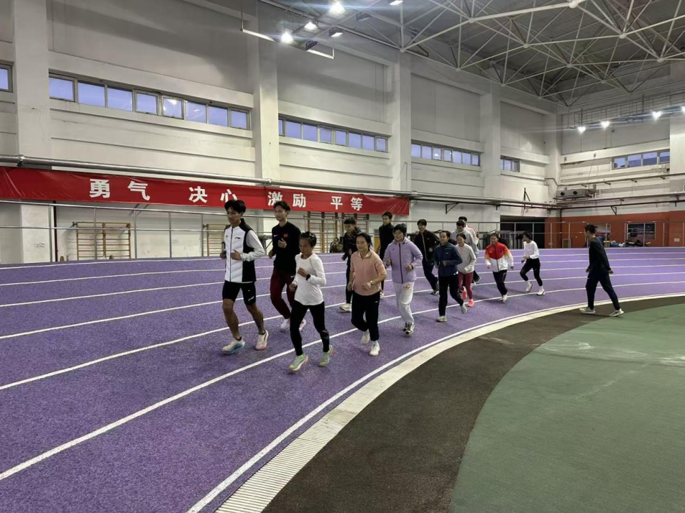 图为田径项目集训