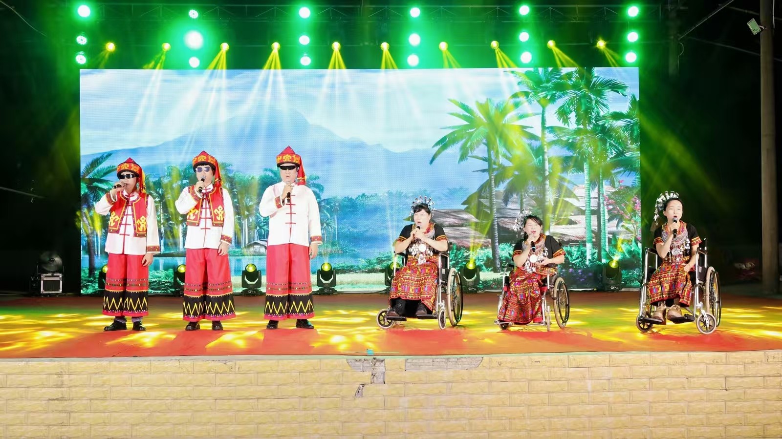 图片为巡演活动现场图片