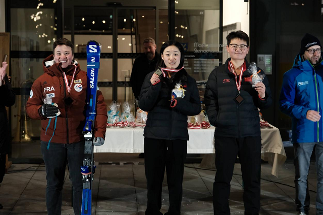 图为女子站姿组颁奖现场