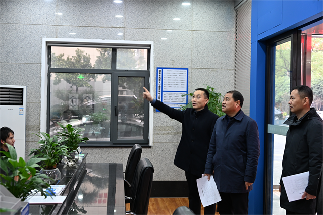 图为卫生检查现场