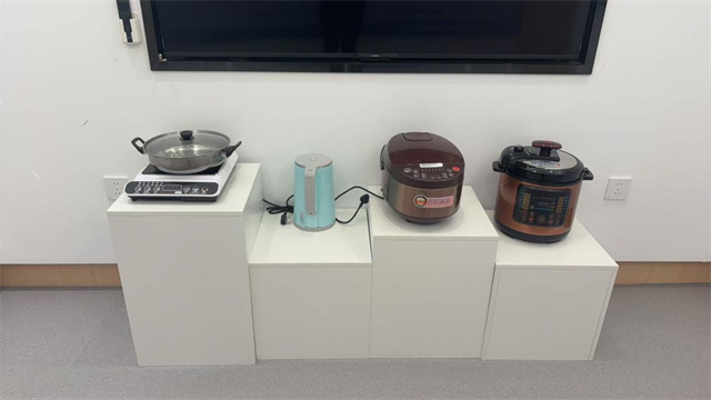 图为湖南省残疾人辅具中心的各类视障辅具