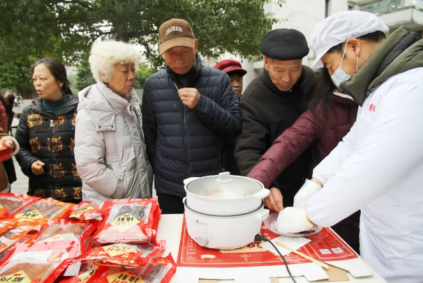 图为展销活动现场