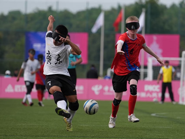 图为残特奥会盲人足球男子小组赛比赛现场 图为残特奥会盲人足球男子小组赛比赛现场