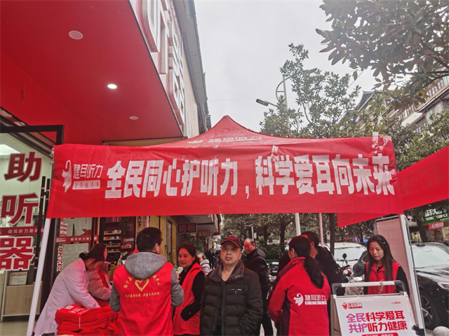 图为活动现场 图为活动现场