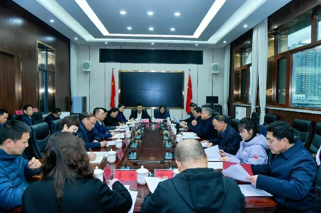 图为会议现场 图为会议现场