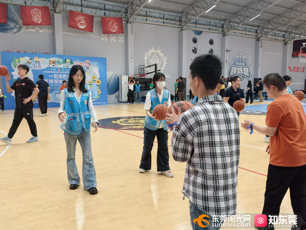 图为活动现场