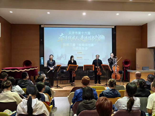图为活动现场