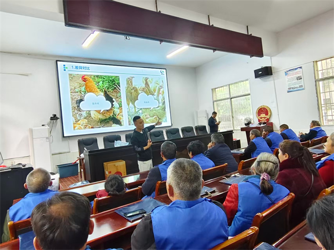 图为授课现场