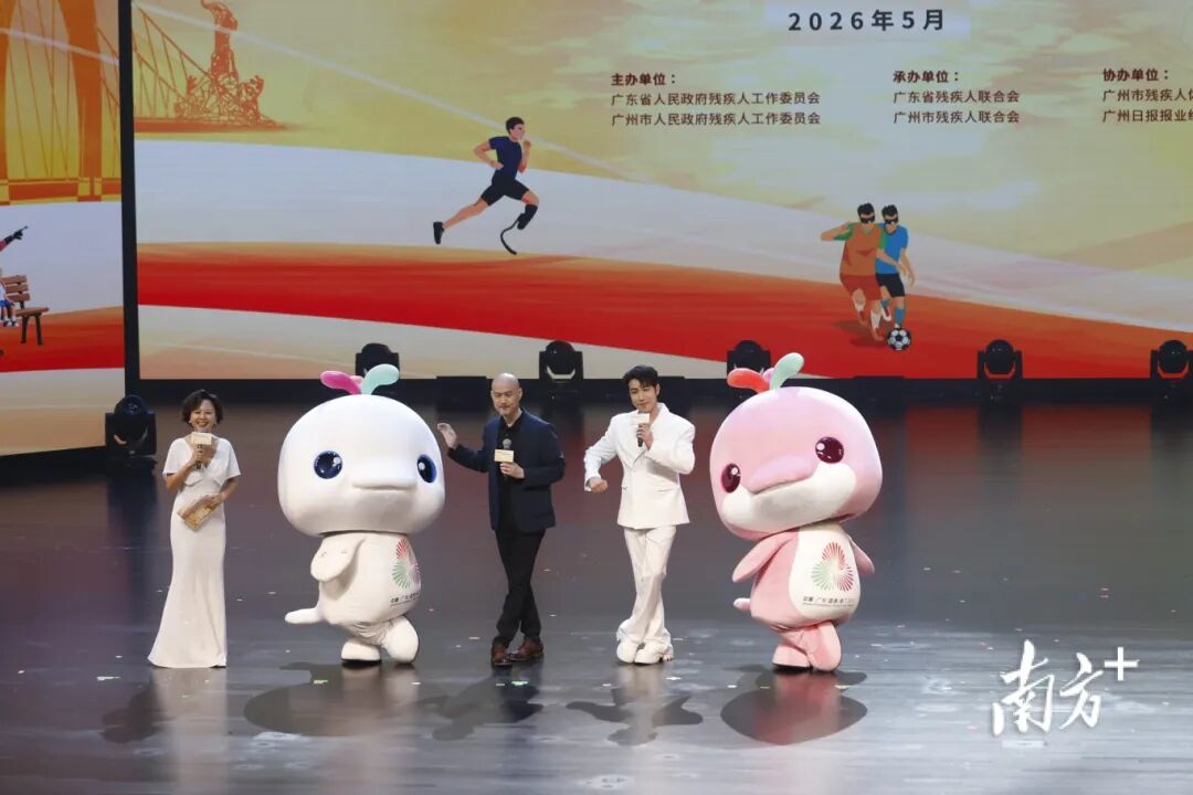 图为活动现场 图为活动现场