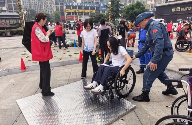图为活动现场 图为活动现场