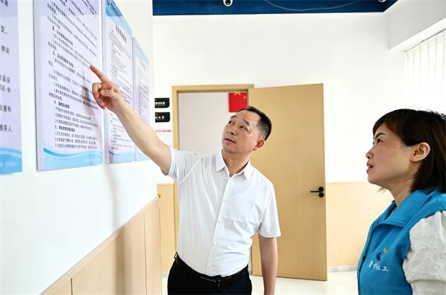 图为调研现场 图为调研现场