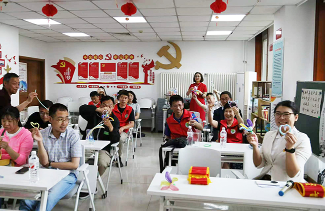 图为心理疏导趣味游戏 图为心理疏导趣味游戏