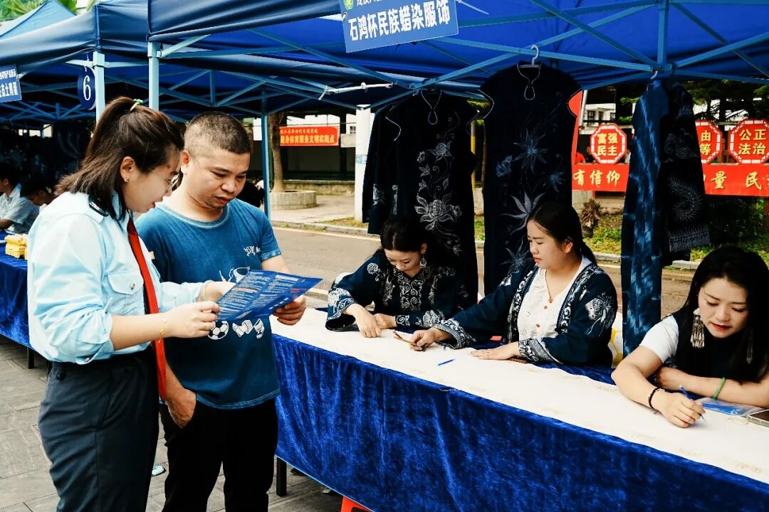 图为活动现场