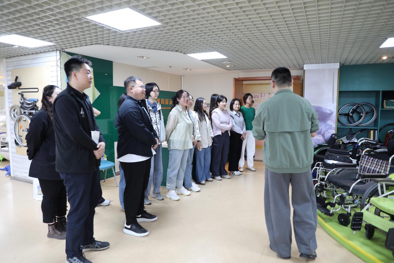 图为活动现场 图为活动现场