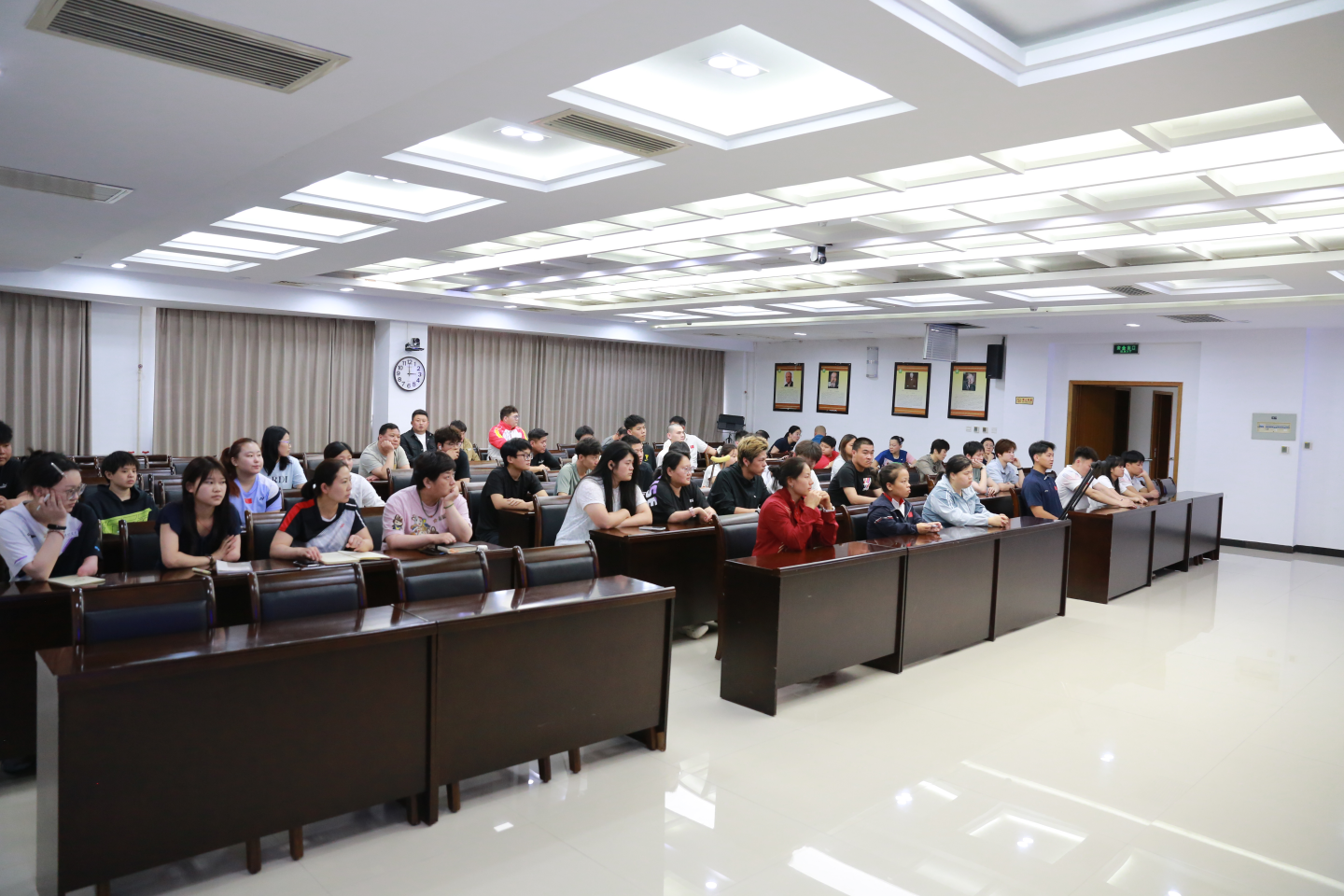 图为培训现场 图为培训现场