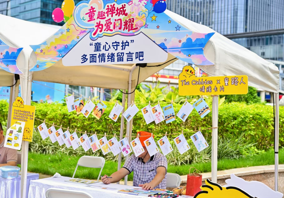 图为活动现场 图为活动现场