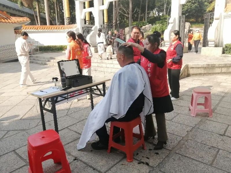 图为义剪现场 图为义剪现场