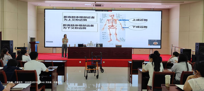图为培训现场 图为培训现场
