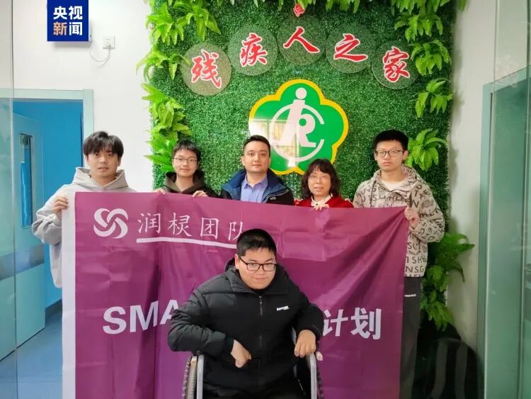 图为周俊章牵头组建团队参加大创项目 图为周俊章牵头组建团队参加大创项目