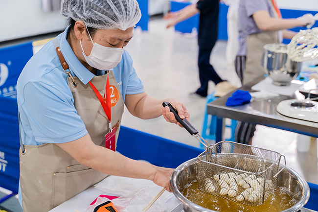 图为中式面点赛项比赛现场