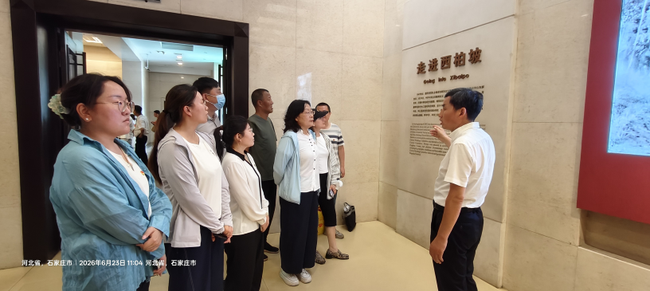图为微党课现场