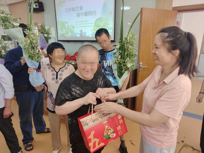 图为活动现场 图为活动现场