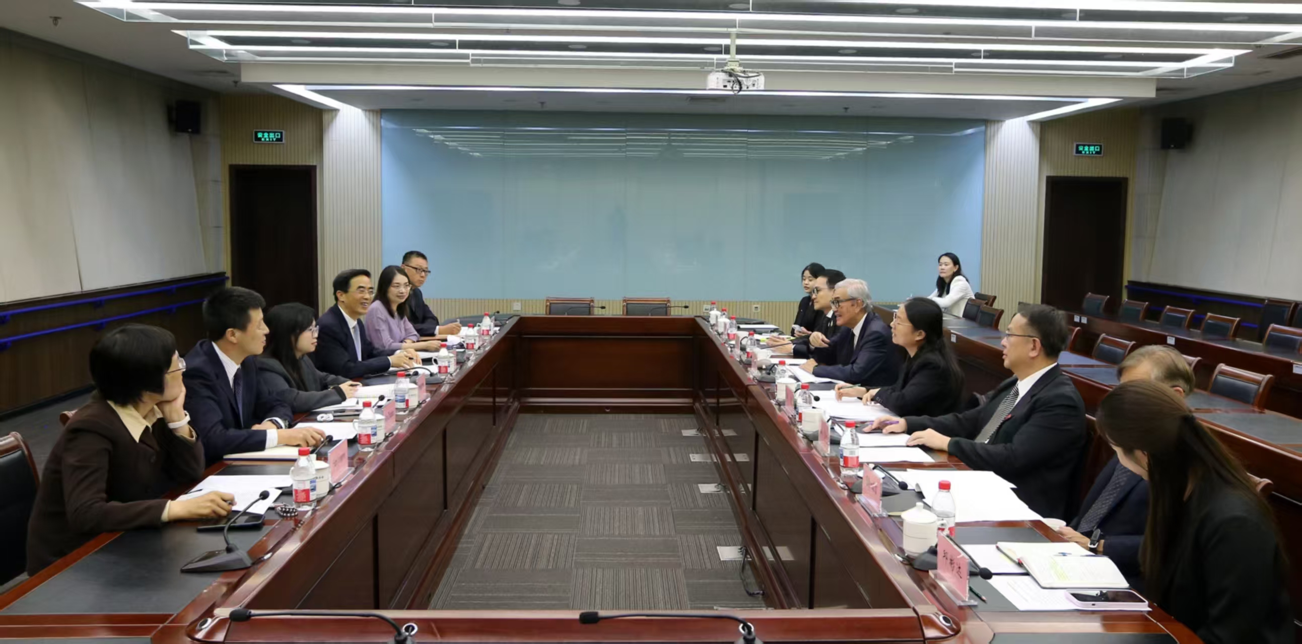 图为会见现场