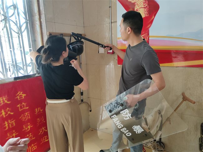 图为检查现场