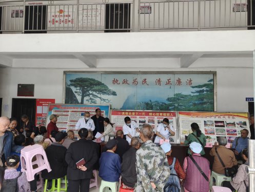 图为流动评残服务现场