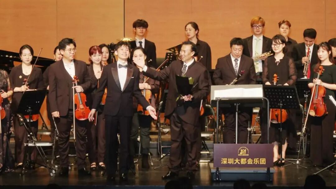 图为音乐会现场 图为音乐会现场