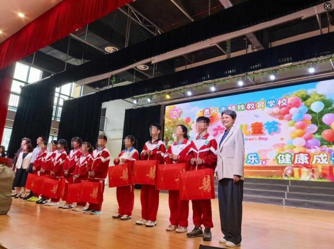 图为活动现场 图为活动现场