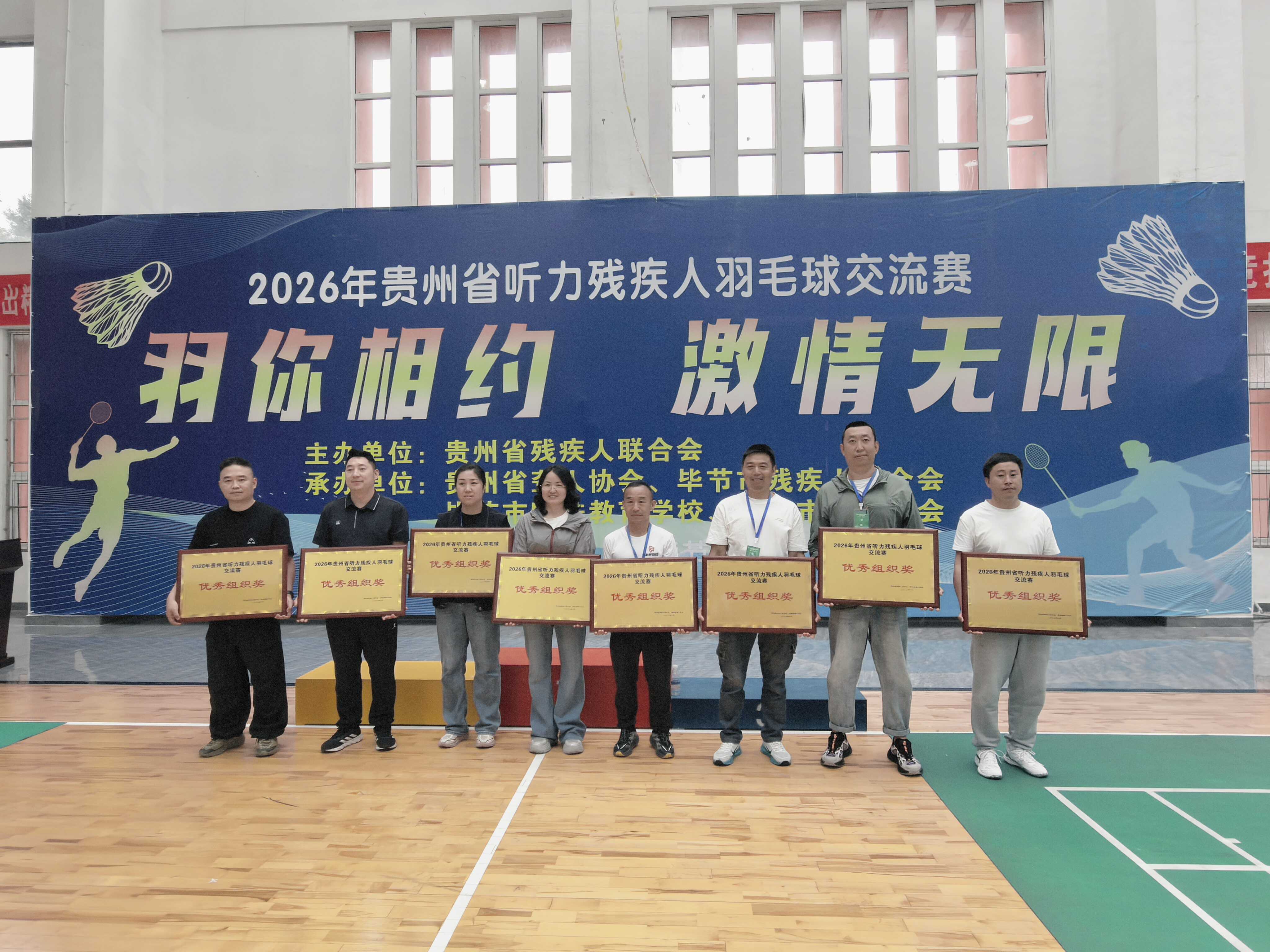 图为获奖留影 图为获奖留影