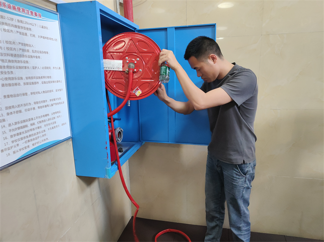 图为检查现场