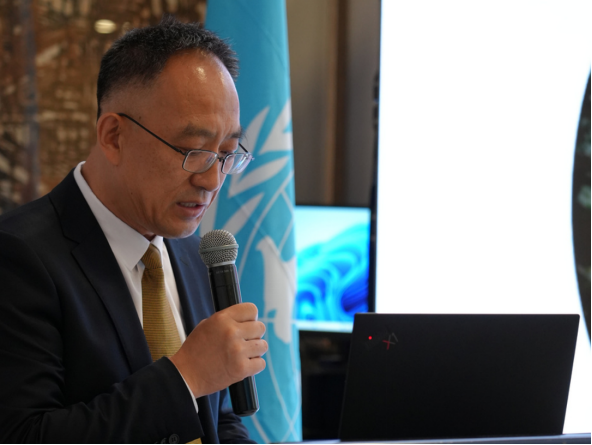 图为中国残疾人联合会国际部一级巡视员牟芳廷致开幕辞