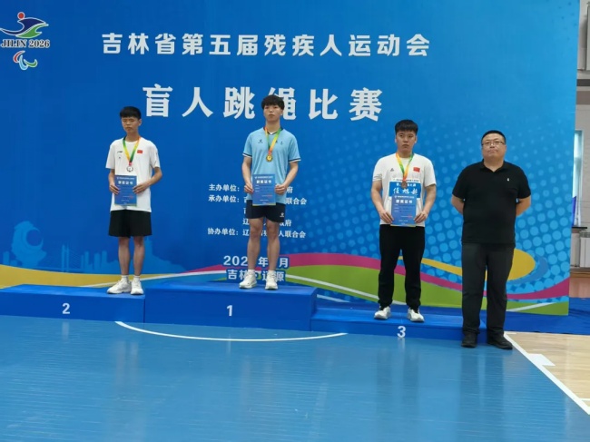 图为比赛现场 图为比赛现场