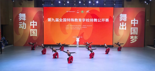 图为比赛现场 图为比赛现场