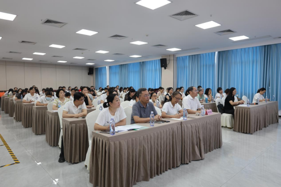 图为培训现场 图为培训现场