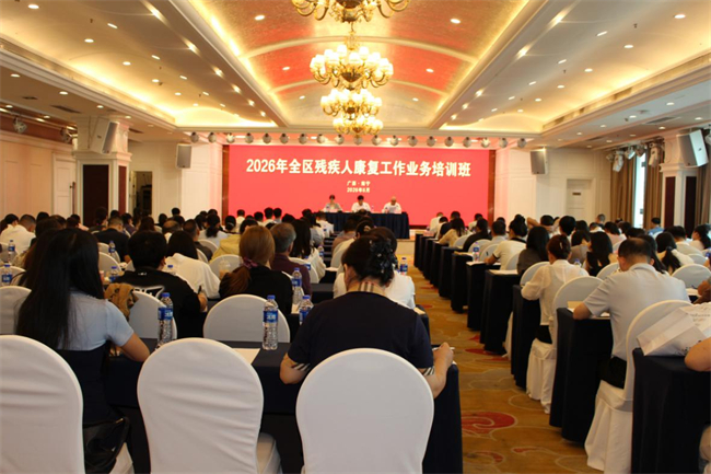 图为活动现场 图为活动现场