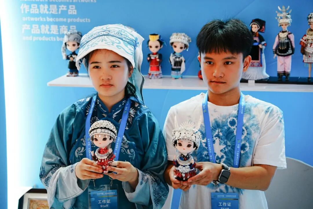 图为盛华职业学院 唐娃娃 图为盛华职业学院 唐娃娃