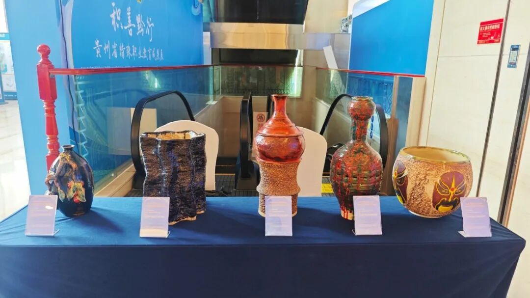 图为贵州特殊教育中等职业技术学校 民传陶艺 图为贵州特殊教育中等职业技术学校 民传陶艺