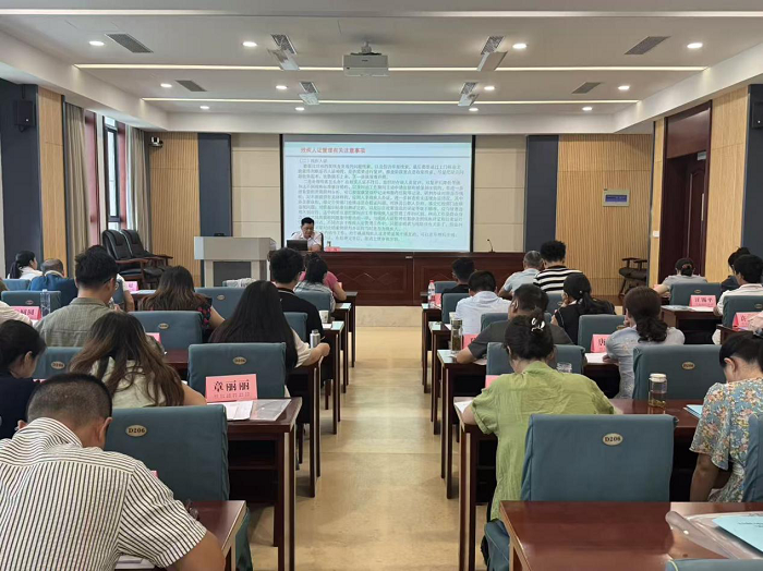 图为培训班现场 图为培训班现场