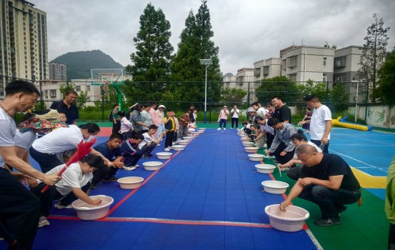 图为活动现场