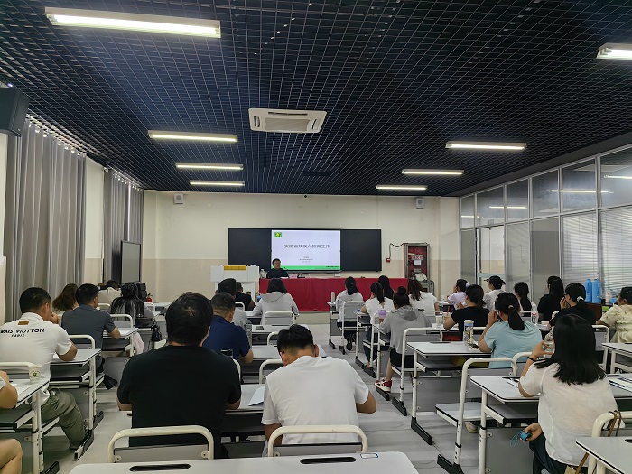 图为残疾人教育培训 图为残疾人教育培训