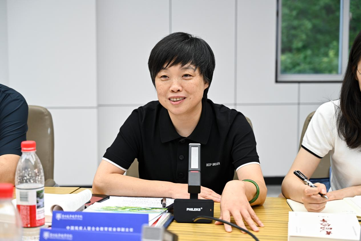 图为中国残联教育就业部副主任崔瑞芳总结讲话 图为中国残联教育就业部副主任崔瑞芳总结讲话