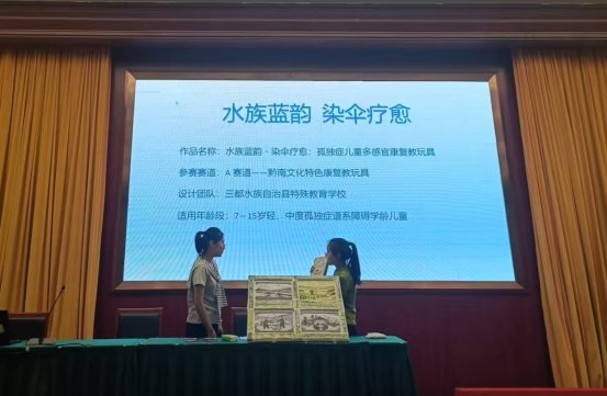 图为参赛选手现场讲解