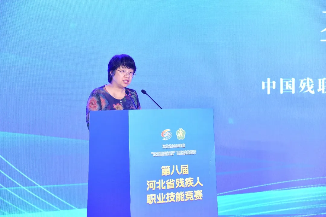 图为中国残联党组成员、副主席、副理事长李东梅讲话 图为中国残联党组成员、副主席、副理事长李东梅讲话