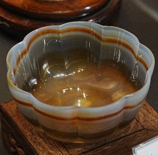 玛瑙九瓣葵口碗.jpg