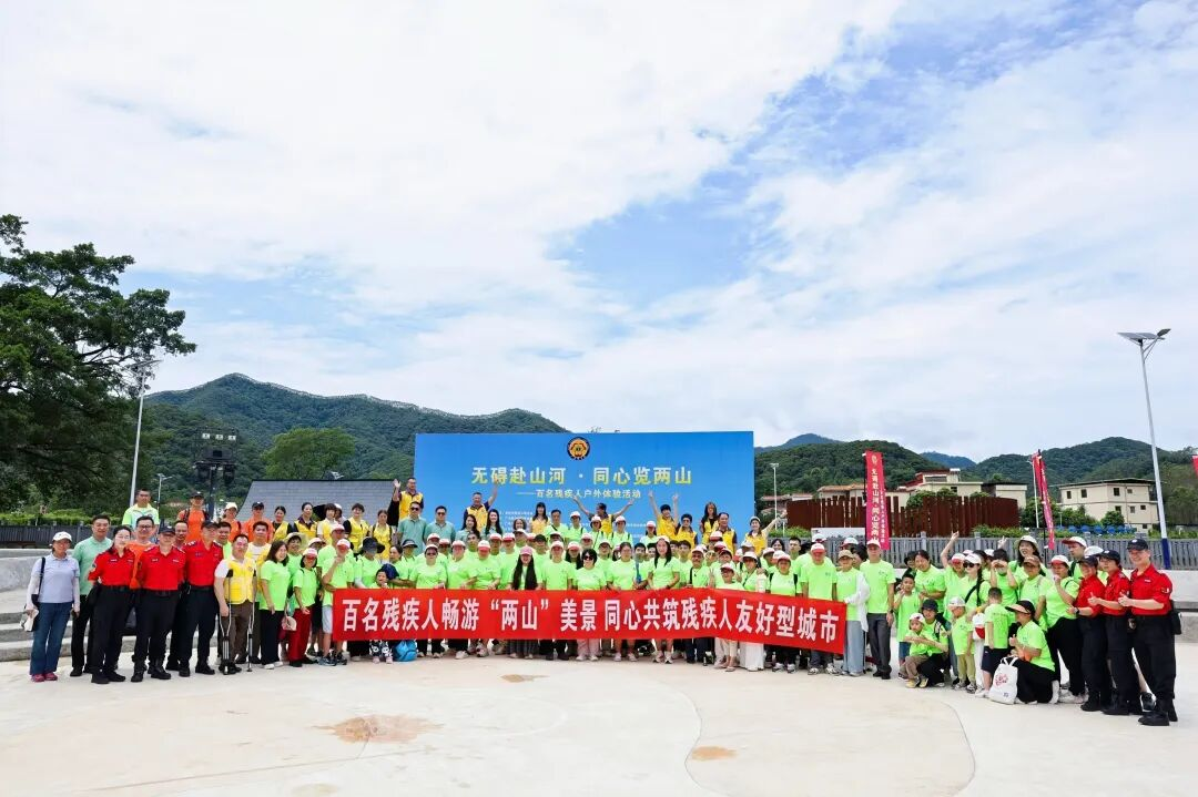 图为活动现场 图为活动现场