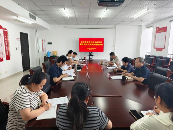图为优秀党员交流座谈现场照片 图为优秀党员交流座谈现场照片