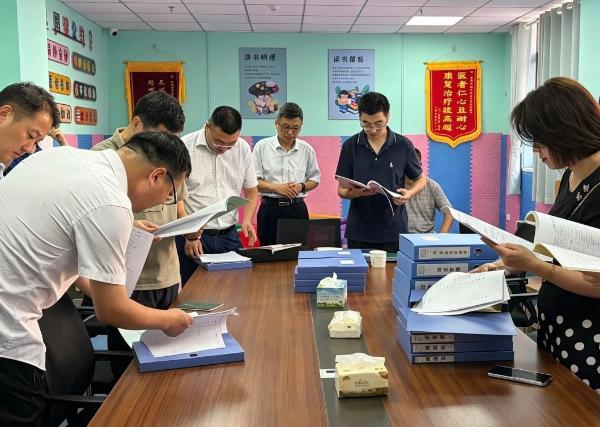 图为各县区残联参观学习康复机构档案管理工作照片.png 图为各县区残联参观学习康复机构档案管理工作照片.png